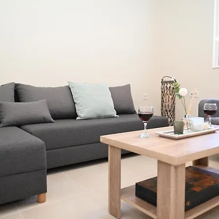 Nyaraló Myrteni Jaliszósz